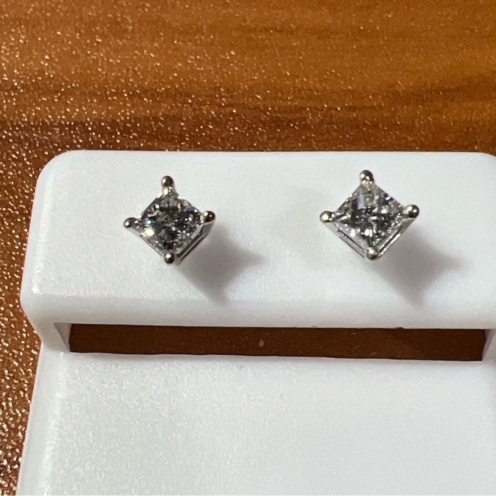 18k White Gold Princess Cut Natural Diamond Stud Earrings Basket Screw Backs